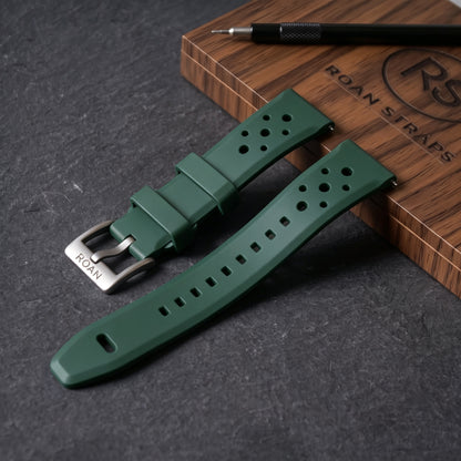 ROANSTRAPS | „Forest Expedition“ – Premium FKM Kautschuk Uhrenarmband in Dschungelgrün, Grade 5 Titan Schließe (Individuelle Gravur)