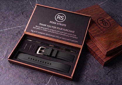 ROANSTRAPS | „Obsidian Stealth“ – Premium FKM Kautschuk Uhrenarmband, Grade 5 Titan Hardware (inkl. individueller Gravur)