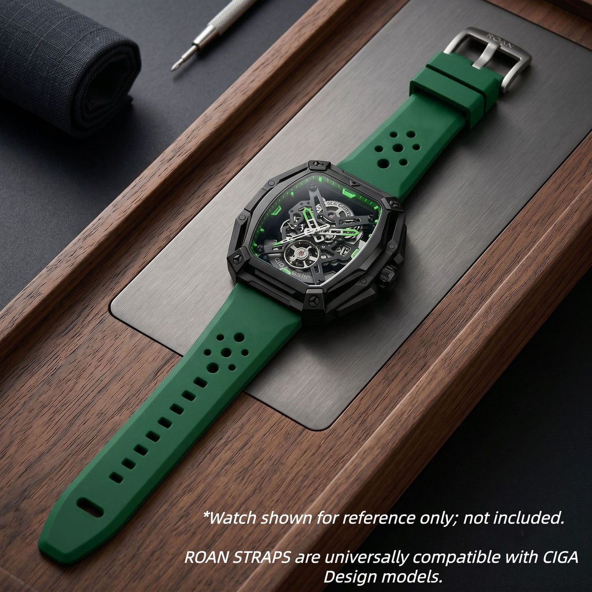 ROANSTRAPS | „Forest Expedition“ – Premium FKM Kautschuk Uhrenarmband in Dschungelgrün, Grade 5 Titan Schließe (Individuelle Gravur)