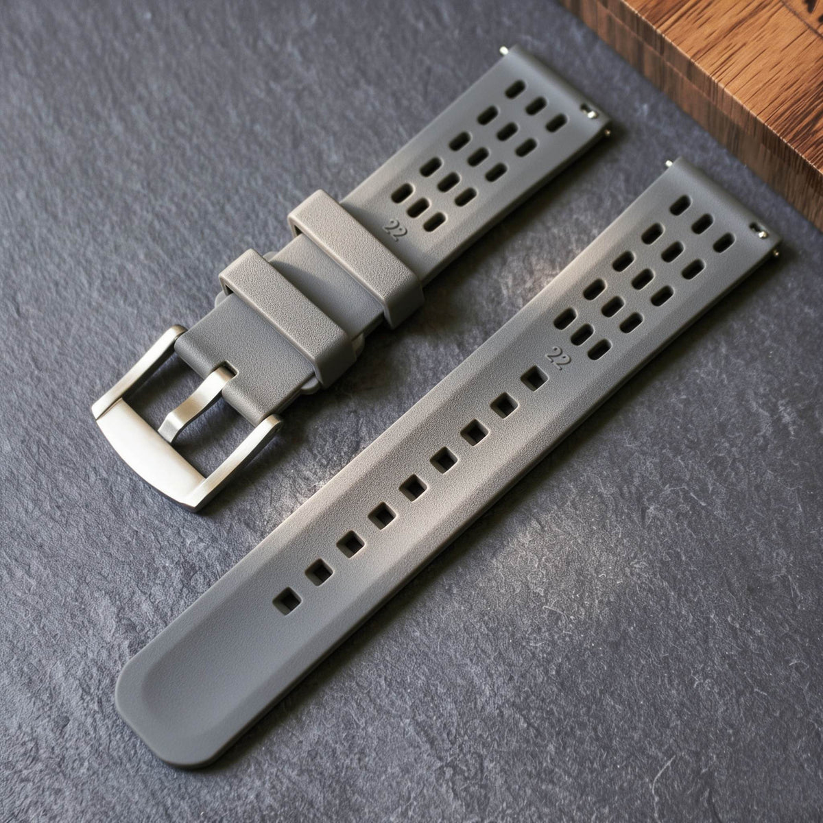 ROANSTRAPS Pro-Vent Horizon - Premium FKM Rubber Watch Strap & Custom Engraving (18mm-24mm)