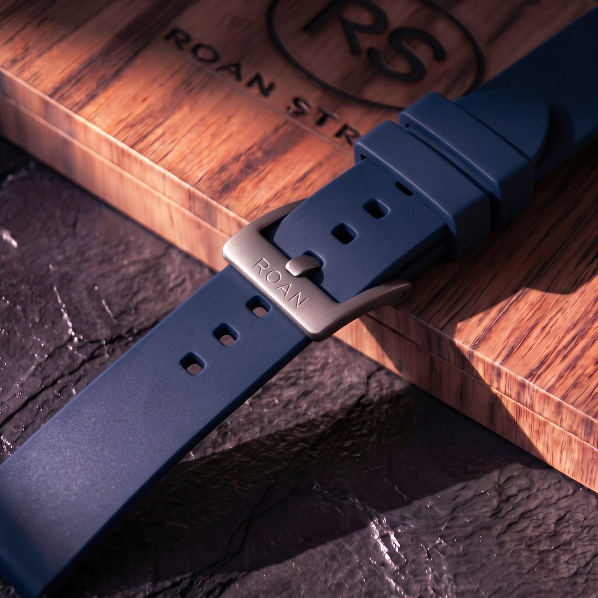 ROAN Straps | Blaues FMK Fluorkautschukarmband - Das klassische quadratische Lochdesign - Wasserdichtes und schweißbeständiges Fluorkautschuk-Uhrenarmband (19mm 20mm 21mm 22mm 23mm 24mm)